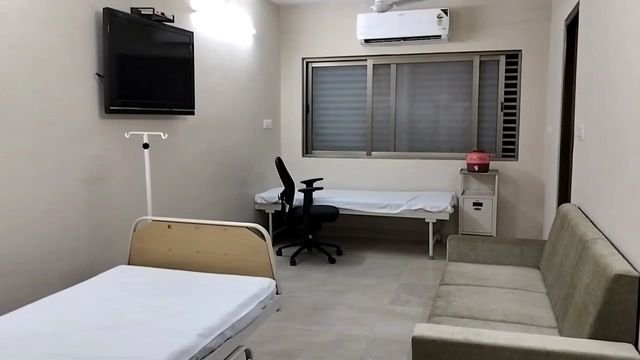 Deluxe room at Prime Surgical Hospital